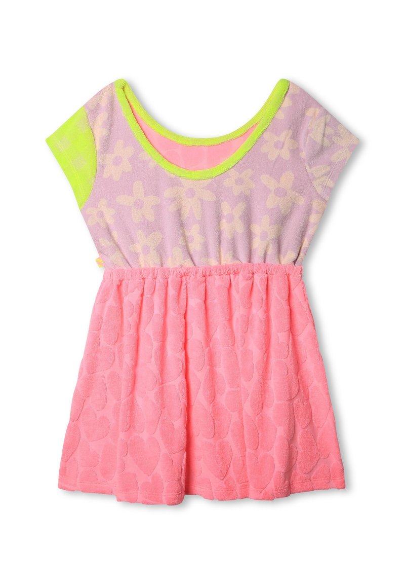 Robe violette claire avec un motif floral jaune, manches courtes et une jupe texturée rose plissée. Accentuée par un col vert lime.