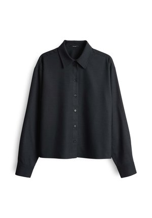 Chemise noire à manches longues avec col pointu, manches à poignets et coupe légèrement cropped, présentée sur fond blanc.