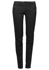 Pantalones negros de corte ajustado, fabricados en tela suave, con dos bolsillos frontales y cierre de un botón. Presentan trabillas para cinturón y sin patrones visibles.