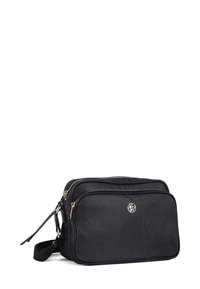 Borsa a tracolla nera in materiale sintetico testurizzato con due scomparti con zip e un piccolo logo sul davanti. Inclusa tracolla regolabile.