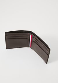 Brown leather wallet with multiple card slots, featuring a red, white, and blue striped accent. Smooth texture and bi-fold design.