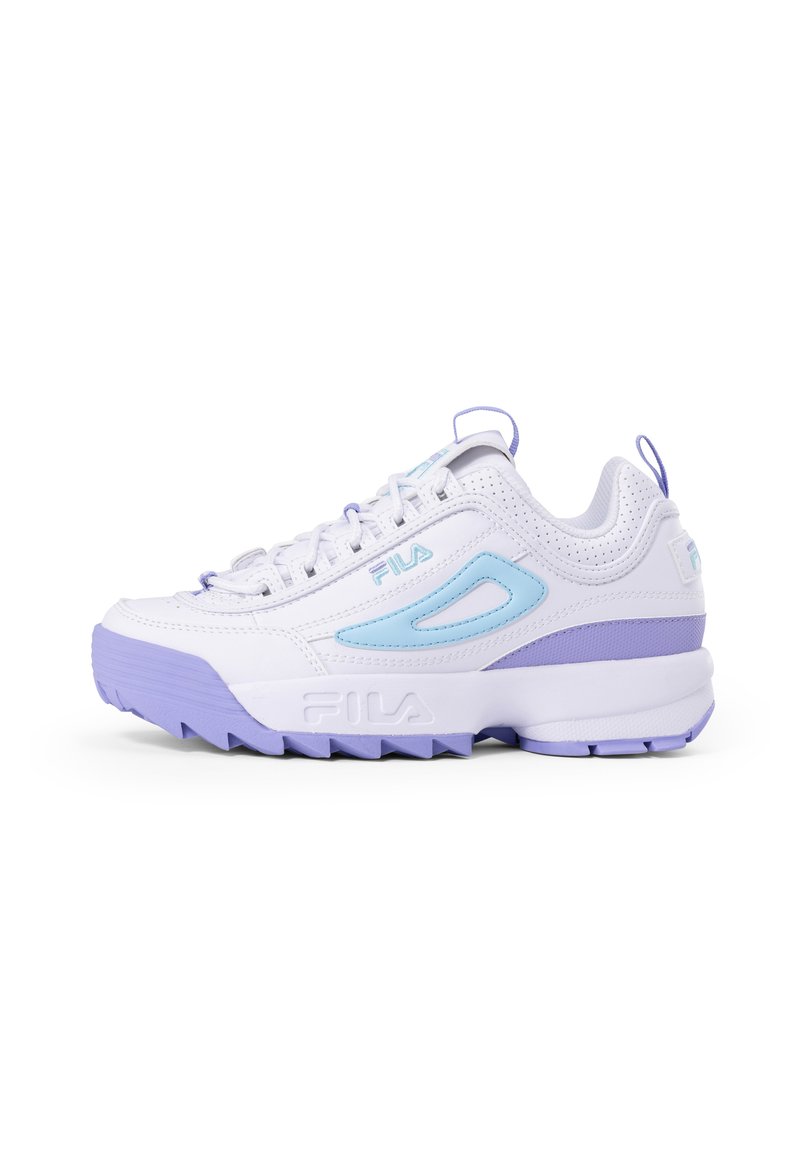 Scarpa sportiva bianca con accenti e texture di un viola chiaro. Presenta una suola imbottita, una tomaia perforata e il logo Fila sul lato e sulla linguetta.