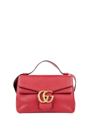 Sac à main en cuir rouge avec une anse supérieure et un fermoir à double logo G doré sur le rabat avant.