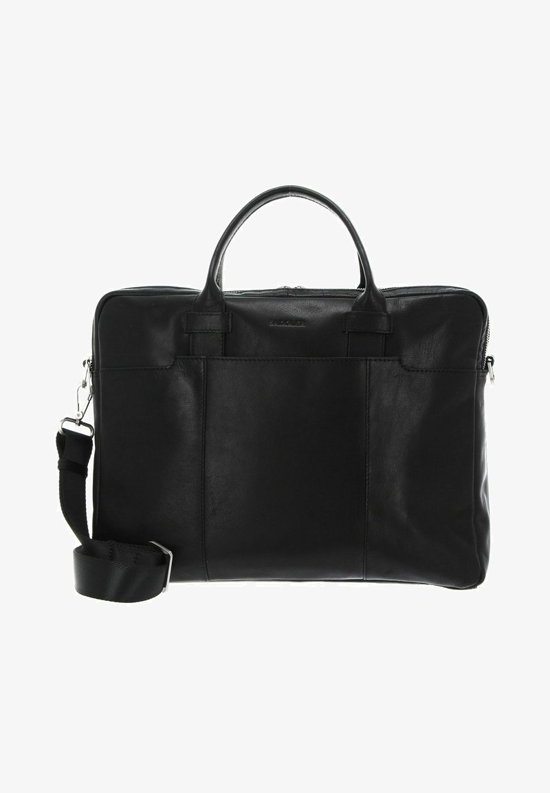 Svart läderportfölj med dubbla handtag i toppen, avtagbar axelrem och dragkedjestängning. Har en slät yta och en minimal design.