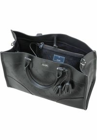 Czarna skórzana torba tote z wytłoczonym wzorem, podwójnymi uchwytami u góry i wewnętrzną kieszenią na zamek. Posiada metalowe elementy wykończeniowe oraz akcenty w postaci chwosta.