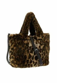 Borsa a mano in stampa leopardata realizzata in pelliccia sintetica, con texture morbida, due manici corti, una tracolla lunga e regolabile, e un dettaglio con marchio.