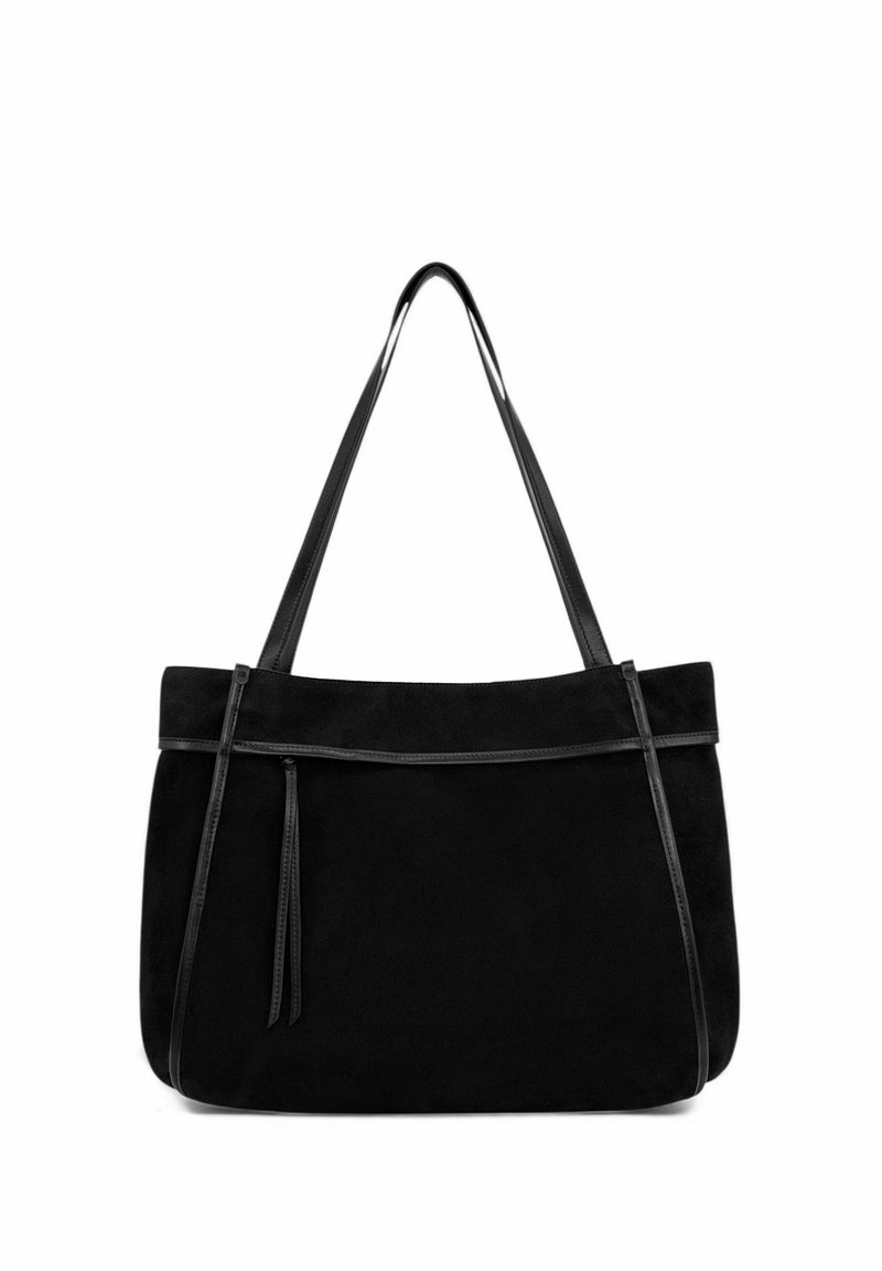 Sac fourre-tout en daim noir avec double anses épaules, forme plate rectangulaire, design minimaliste, avec des accents en cuir et un détail subtil en franges.