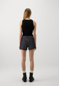 G-STAR TRUE RAW EDGE - Short en jean - jet black