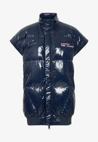 Unselected, black iris