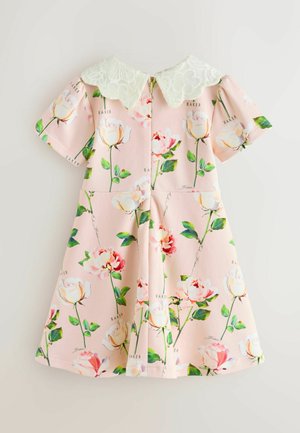 Rožinė trumpa suknelė su gėlių rožių raštu. Yra balta nėriniuota apykaklė ir užtrauktukas nugaroje. Pagaminta iš minkštos medžiagos, tinkamos vaikams.