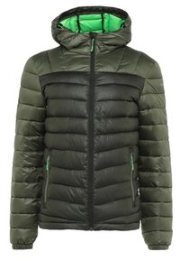 Puffatakki hupulla, jossa on oliivivihreä ulkopinta ja musta etuosa, ommellut paneelit ja eriväriset vihreät vetoketjut.