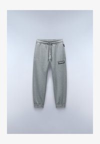Unselected, medium grey melange