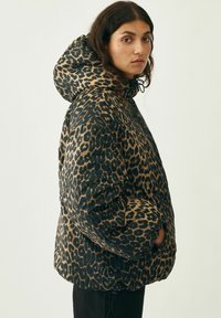 Global Funk NORA-G - Winterjacke - leopard mist