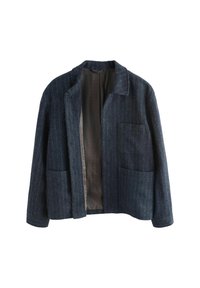 Donkerblauwe wollen jas met verticale strepen, kraag, knopen aan de voorkant, twee grote voorzakken en een contrasterende binnenvoering.
