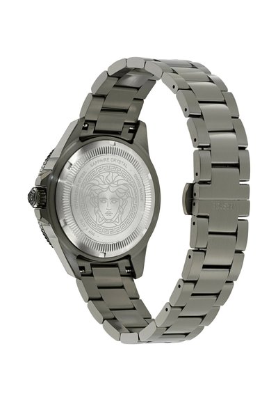 Hõbedane roostevabast terasest käekell metallist lülidega käevõruga, graveeritud Meduusapea ja "Swiss Made" tagaküljel.