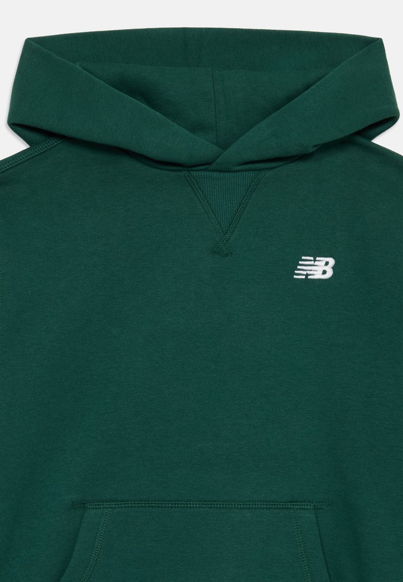 Felpa verde con cappuccio realizzata in tessuto morbido. Presenta una tasca frontale e un logo bianco sul petto. Offre una vestibilità comoda e polsini a costine.