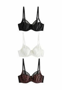 Drie bh's: zwarte gladde stof met dunne bandjes, witte textuurstof met bredere bandjes, rood en zwart panterprint met kantaccenten.