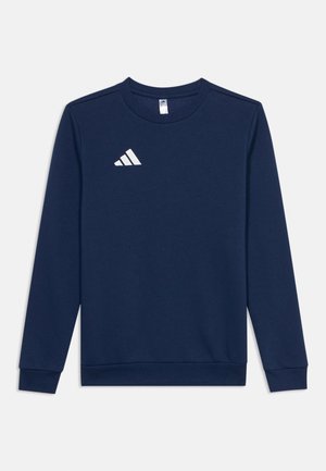 Μπλε ναυτικό φούτερ με μακριά μανίκια και στρογγυλή λαιμόκοψη, με μικρό λευκό λογότυπο Adidas στο πάνω αριστερό μέρος του στήθους.