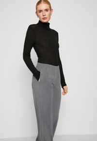 Samsøe Samsøe HOYS STRAIGHT PANTS  - Nohavice - turbulence