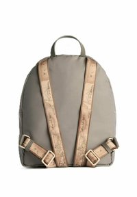 Zaino grigio con spallacci regolabili a motivo mappa beige e una maniglia in tessuto sulla parte superiore.