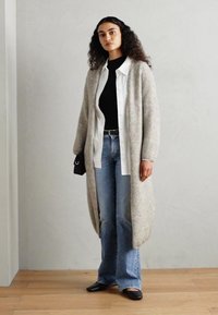 Thumbnail Image 2