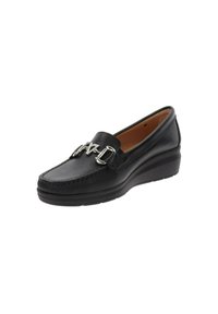 Zwarte leren loafer met een ronde neus, gestikte details en een sierlijke zilveren gesp op de bovenkant. Hak met wigvorm voor extra lengte.