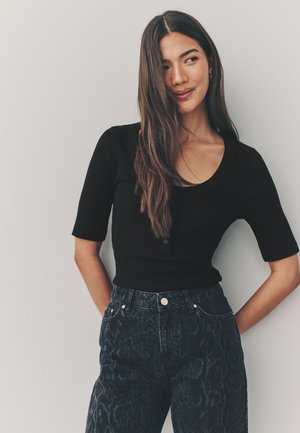 WIDE SHORT SLEEVE HENLEY - Nyomott mintás póló - black