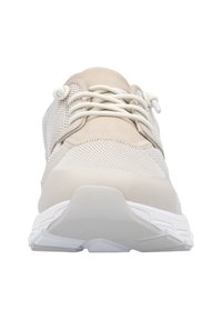 Baskets de sport beiges avec un dessus en mesh et des accents synthétiques lisses. Présentent des lacets blancs plats et une semelle en caoutchouc blanc rembourrée.