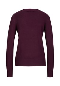 Bordeauxfarbener Strickpullover mit Rundhalsausschnitt, gerippten Bündchen und Saum. Glatte Textur mit langen Ärmeln, minimale Details auf der Rückseite.