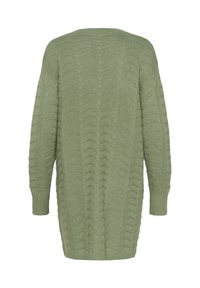 Zeleni pleteni pulover z rebrasto teksturo, ohlapen kroj in spuščena ramena. Ima okrogel izrez in je srednje dolžine na hrbtni strani.
