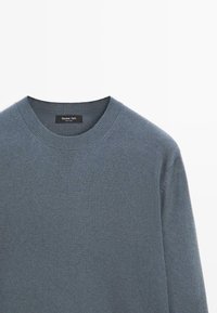 Gray knit sweater with a round neckline and ribbed edges. The fabric appears soft and has a subtle texture. Label: Massimo Dutti.