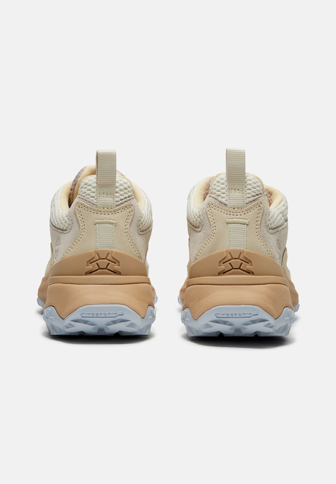 LOW LACE-UP WATERPROOF SNEAKER.