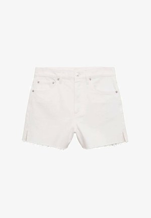 Shorts en denim blanc avec un ourlet effiloché, deux poches avant et des accents en métal argenté. Présente des fentes sur les coutures latérales pour un détail supplémentaire.