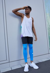 adidas Performance ULTRABOOST 22 biały