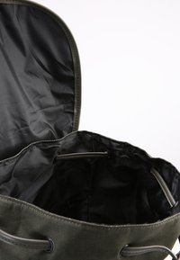 Urban Classics Mochila - olive