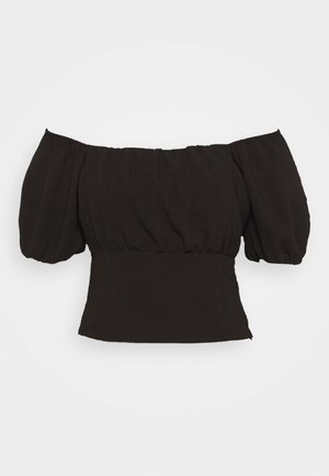 Sort off-shoulder bluse med puffede korte ærmer og tætsiddende talje, vist mod en ensartet hvid baggrund.