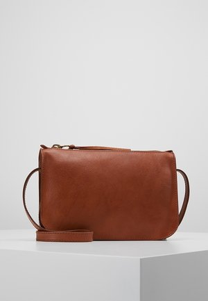 Taška s příčným popruhem - cognac