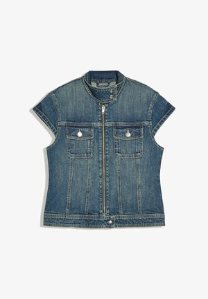 Ærmeløs blå denimvest med frontlynlås, to brystlommer med knapklapper og trykknapdetaljer på krave og underkant.