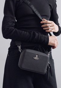 Vivienne Westwood MELIH CAMERA BAG - Sac bandoulière - black
