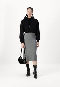 GAP ULTRA CROP HOODIE - Bluză de molton - true black