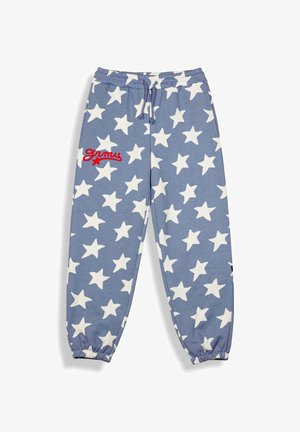 Blauwe joggingsbroek met een wit sterrenpatroon, elastische tailleband en boorden, trekkoord en rode geborduurde tekst op de linkerdij.