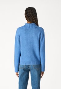 Abercrombie & Fitch DUKE TEXTURAL NOTCH NECK - Jersey de punto - ebb and flow