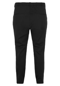 Pantaloni neri su misura con una texture liscia, dotati di vita media, due tasche posteriori e una vestibilità slim.