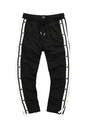 Pantaloni atletici neri con vita elasticizzata, cordino, strisce laterali bianche e bottoni a pressione lungo le cuciture esterne. Texture del tessuto morbida.