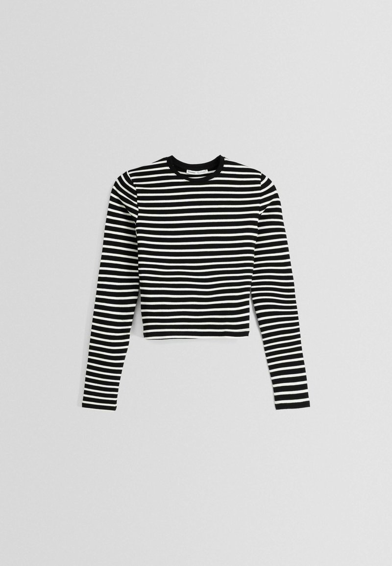 Schwarz-weißer gestreifter Langarm-Crop-Top mit rundem Halsausschnitt und figurbetonter Silhouette, gefertigt aus einem glatten, dehnbaren Baumwollgemisch.