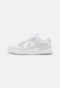 Nike Sportswear - DUNK LOW - Tenisky - white/photon dust white Miniatura obrázku 1