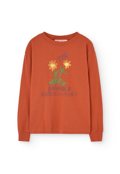 T-shirt a maniche lunghe arancione in cotone, con una grafica di fiori gialli e steli verdi, e la scritta "THE ANIMALS OBSERVATORY."