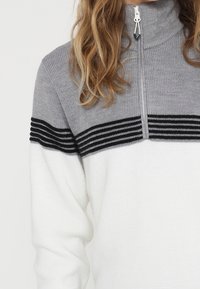 CMP Pullover - off-white