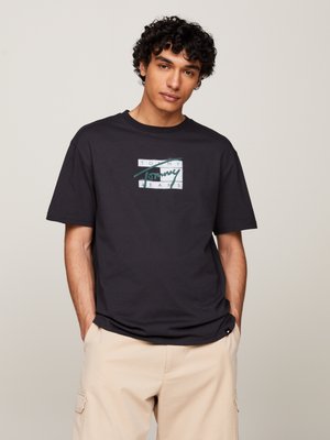 Tommy Jeans STREET FLAG TEE UNISEX - Camiseta estampada - black