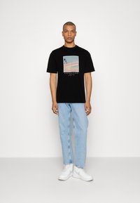 Jack & Jones JORTULUM LANDSCAPE CREW NECK - Printtipaita - black